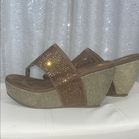 Volatile Majestic Wedge Sandals - Picture 3 of 6